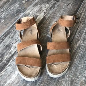 Platform camel shoes